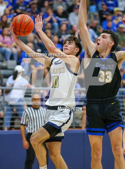 Thumbnail 2 in Huckabay vs. Perrin-Whitt (UIL 1A D1 Basketball Regional Final) photogallery.