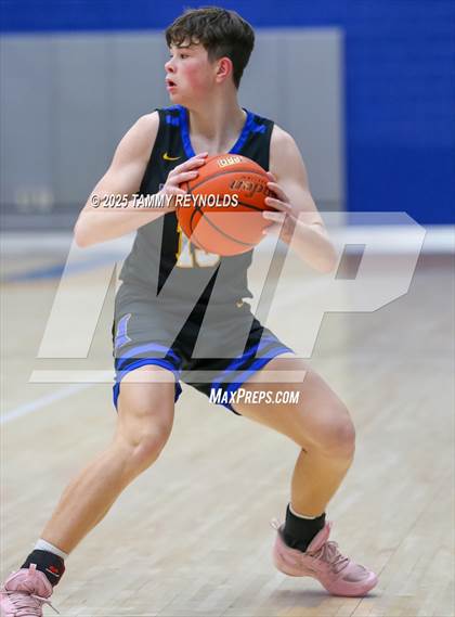 Thumbnail 3 in Huckabay vs. Perrin-Whitt (UIL 1A D1 Basketball Regional Final) photogallery.