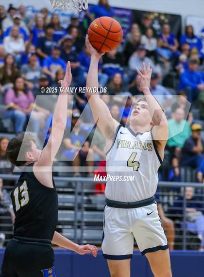 Thumbnail 2 in Huckabay vs. Perrin-Whitt (UIL 1A D1 Basketball Regional Final) photogallery.