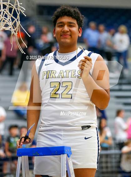Thumbnail 1 in Huckabay vs. Perrin-Whitt (UIL 1A D1 Basketball Regional Final) photogallery.