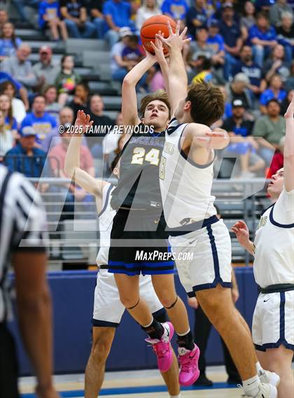 Thumbnail 1 in Huckabay vs. Perrin-Whitt (UIL 1A D1 Basketball Regional Final) photogallery.
