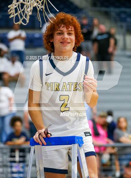 Thumbnail 2 in Huckabay vs. Perrin-Whitt (UIL 1A D1 Basketball Regional Final) photogallery.