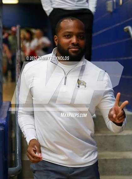 Thumbnail 2 in Huckabay vs. Perrin-Whitt (UIL 1A D1 Basketball Regional Final) photogallery.