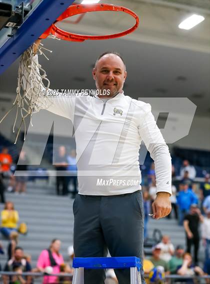 Thumbnail 2 in Huckabay vs. Perrin-Whitt (UIL 1A D1 Basketball Regional Final) photogallery.