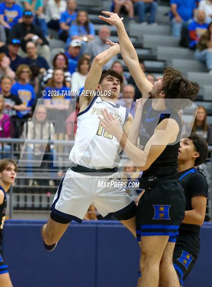 Thumbnail 2 in Huckabay vs. Perrin-Whitt (UIL 1A D1 Basketball Regional Final) photogallery.