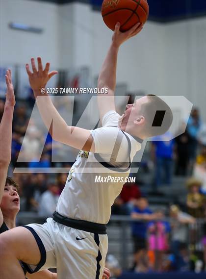 Thumbnail 3 in Huckabay vs. Perrin-Whitt (UIL 1A D1 Basketball Regional Final) photogallery.