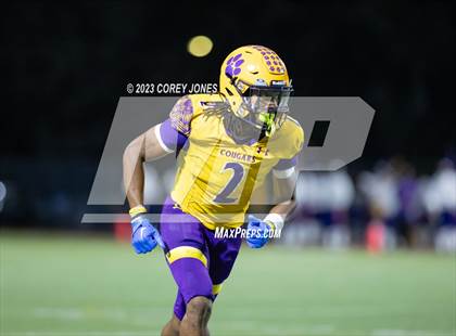 Thumbnail 1 in Holy Cross vs Edna Karr photogallery.