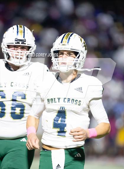 Thumbnail 2 in Holy Cross vs Edna Karr photogallery.