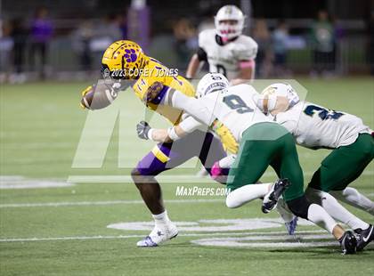 Thumbnail 2 in Holy Cross vs Edna Karr photogallery.