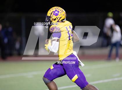 Thumbnail 2 in Holy Cross vs Edna Karr photogallery.