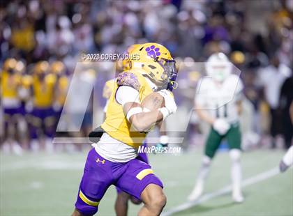 Thumbnail 1 in Holy Cross vs Edna Karr photogallery.