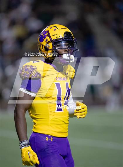 Thumbnail 2 in Holy Cross vs Edna Karr photogallery.