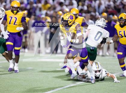 Thumbnail 1 in Holy Cross vs Edna Karr photogallery.
