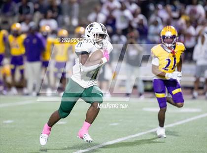 Thumbnail 1 in Holy Cross vs Edna Karr photogallery.