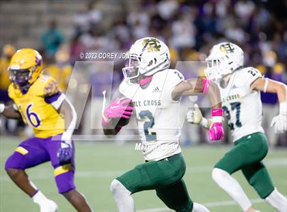 Thumbnail 3 in Holy Cross vs Edna Karr photogallery.