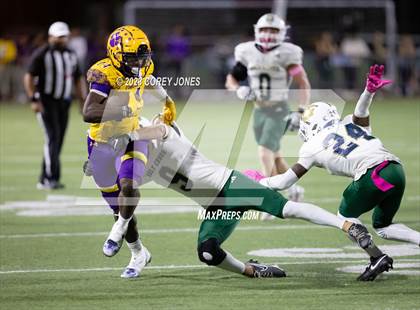 Thumbnail 1 in Holy Cross vs Edna Karr photogallery.