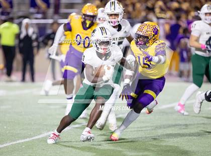 Thumbnail 1 in Holy Cross vs Edna Karr photogallery.