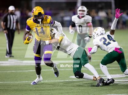Thumbnail 3 in Holy Cross vs Edna Karr photogallery.