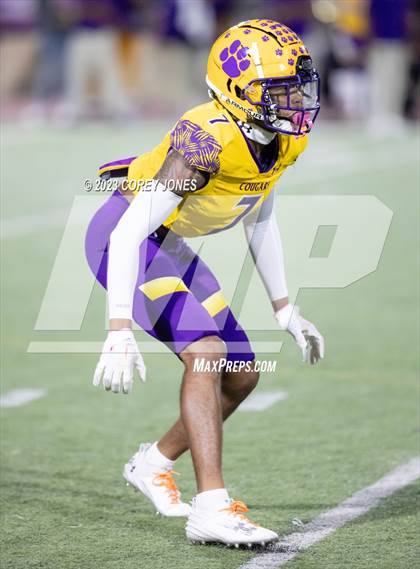 Thumbnail 3 in Holy Cross vs Edna Karr photogallery.