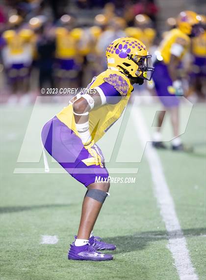 Thumbnail 1 in Holy Cross vs Edna Karr photogallery.