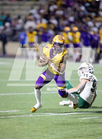 Thumbnail 2 in Holy Cross vs Edna Karr photogallery.