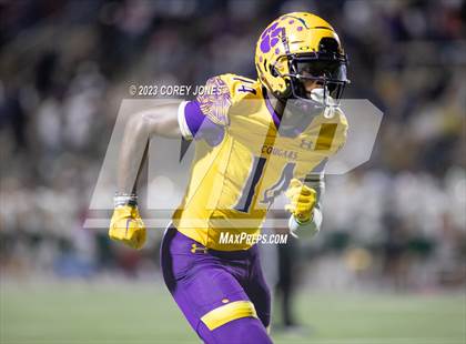 Thumbnail 2 in Holy Cross vs Edna Karr photogallery.
