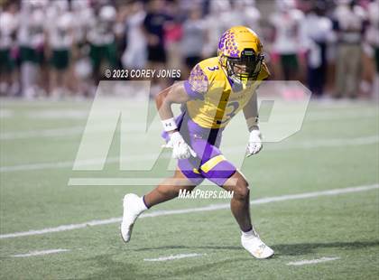 Thumbnail 1 in Holy Cross vs Edna Karr photogallery.