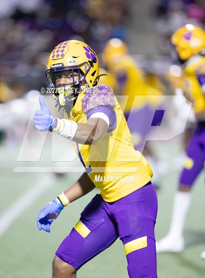 Thumbnail 2 in Holy Cross vs Edna Karr photogallery.