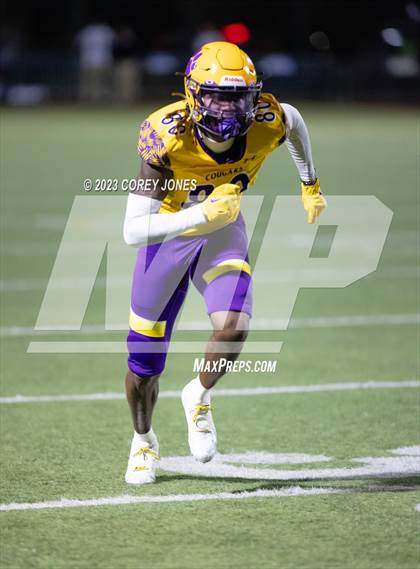 Thumbnail 2 in Holy Cross vs Edna Karr photogallery.