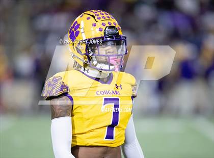 Thumbnail 1 in Holy Cross vs Edna Karr photogallery.