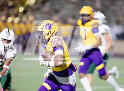Thumbnail 1 in Holy Cross vs Edna Karr photogallery.