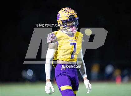 Thumbnail 1 in Holy Cross vs Edna Karr photogallery.