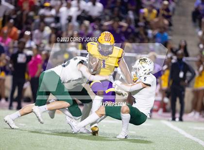 Thumbnail 2 in Holy Cross vs Edna Karr photogallery.