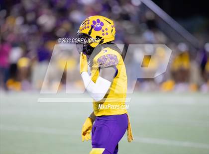 Thumbnail 3 in Holy Cross vs Edna Karr photogallery.