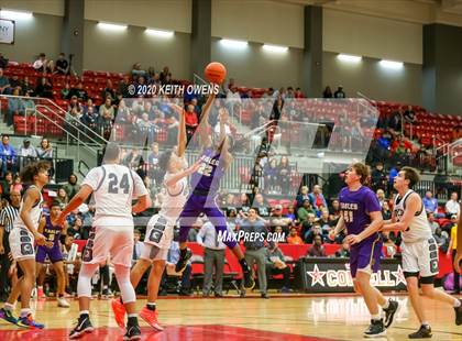 Thumbnail 2 in Richardson vs. Guyer  (UIL 6A Area Playoff) photogallery.