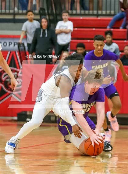 Thumbnail 1 in Richardson vs. Guyer  (UIL 6A Area Playoff) photogallery.