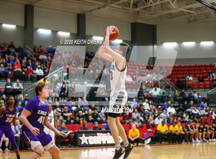 Thumbnail 1 in Richardson vs. Guyer  (UIL 6A Area Playoff) photogallery.
