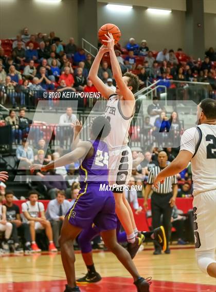 Thumbnail 3 in Richardson vs. Guyer  (UIL 6A Area Playoff) photogallery.