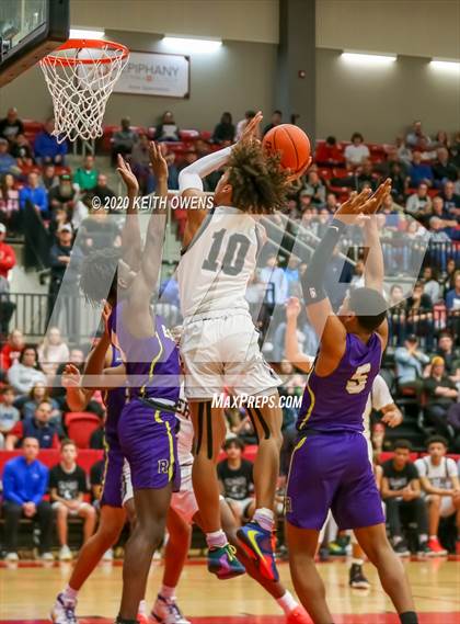 Thumbnail 1 in Richardson vs. Guyer  (UIL 6A Area Playoff) photogallery.