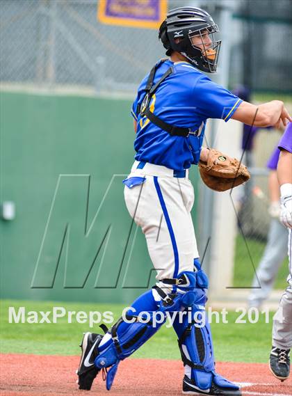 Thumbnail 2 in Sunnyvale vs Farmersville (UIL 2A Regional Quarterfinal Playoff) photogallery.