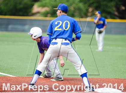 Thumbnail 1 in Sunnyvale vs Farmersville (UIL 2A Regional Quarterfinal Playoff) photogallery.