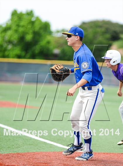 Thumbnail 2 in Sunnyvale vs Farmersville (UIL 2A Regional Quarterfinal Playoff) photogallery.