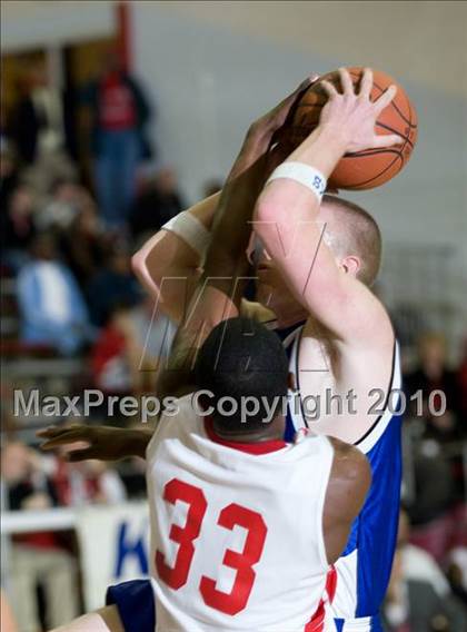 Thumbnail 2 in Covington Catholic @ Holmes photogallery.
