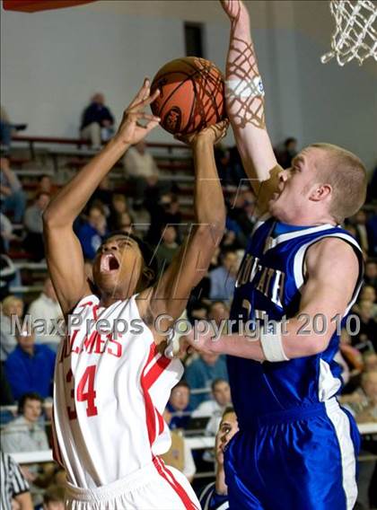 Thumbnail 2 in Covington Catholic @ Holmes photogallery.