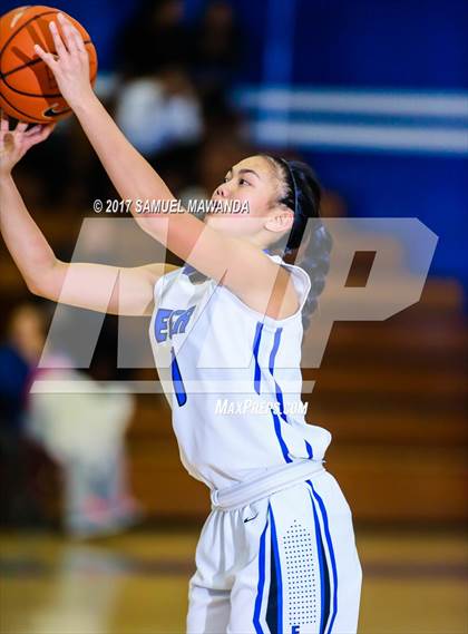 Thumbnail 1 in El Camino Real vs Carson (CIF LACS Playoff) photogallery.