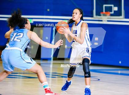 Thumbnail 3 in El Camino Real vs Carson (CIF LACS Playoff) photogallery.