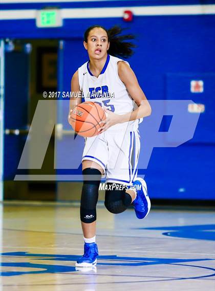 Thumbnail 3 in El Camino Real vs Carson (CIF LACS Playoff) photogallery.