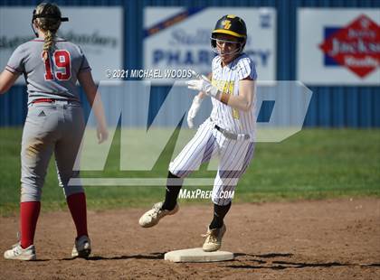 Thumbnail 1 in Dardanelle @ Prairie Grove (AAA 4A First Round Playoff) photogallery.