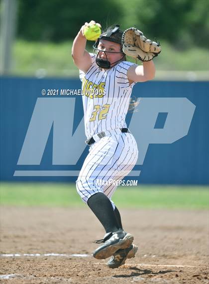 Thumbnail 1 in Dardanelle @ Prairie Grove (AAA 4A First Round Playoff) photogallery.
