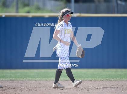 Thumbnail 1 in Dardanelle @ Prairie Grove (AAA 4A First Round Playoff) photogallery.